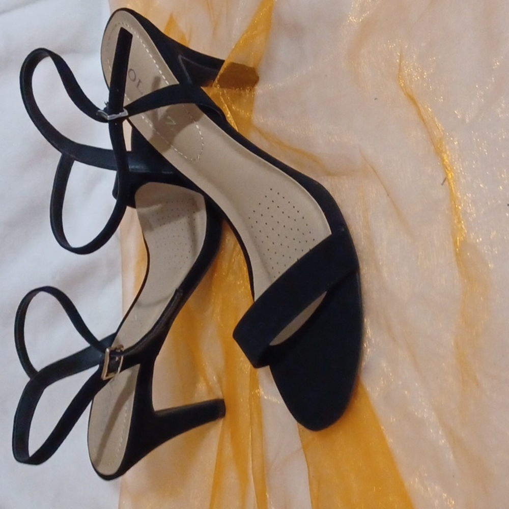 Solanz Women's Black Sandals